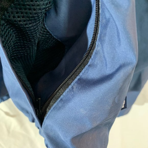 Gap Rain Jacket with 4 Pockets Elastic Cuffs & Bottom 3/4 Neck Opening - Picture 5 of 13